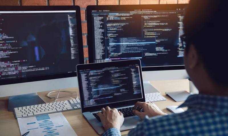 数据科学选型:R与Python如何赋能东宁县网站建设?